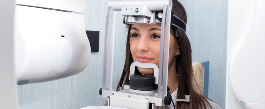 CD-Girl taking digital 3D panoramic dental x-ray